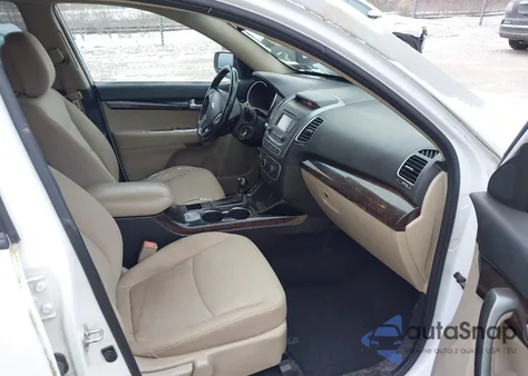 2014 Kia Sorento Lx z USA, uszkodzony, nr VIN 5XYKTCA65EG506705